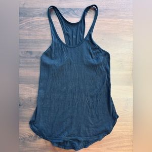 Lululemon tank size 2